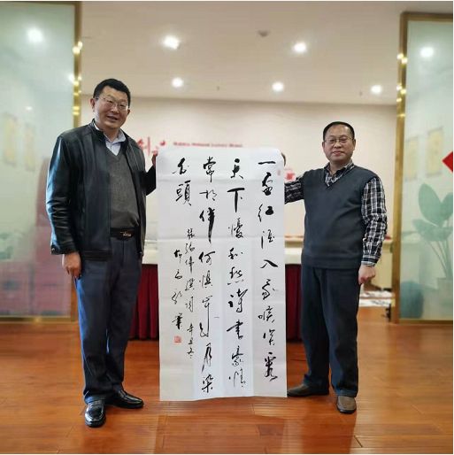 西部蘭亭詩書畫院首屆會(huì)員潑墨迎新年會(huì) 翰墨飄香迎新春，文化交流暖意濃